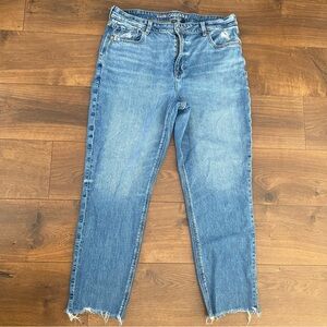 American Eagle Mom Jeans Raw Hem Medium Wash Size 14